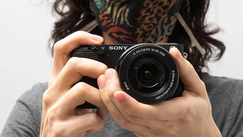 Thiết kế của máy ảnh Sony A6400