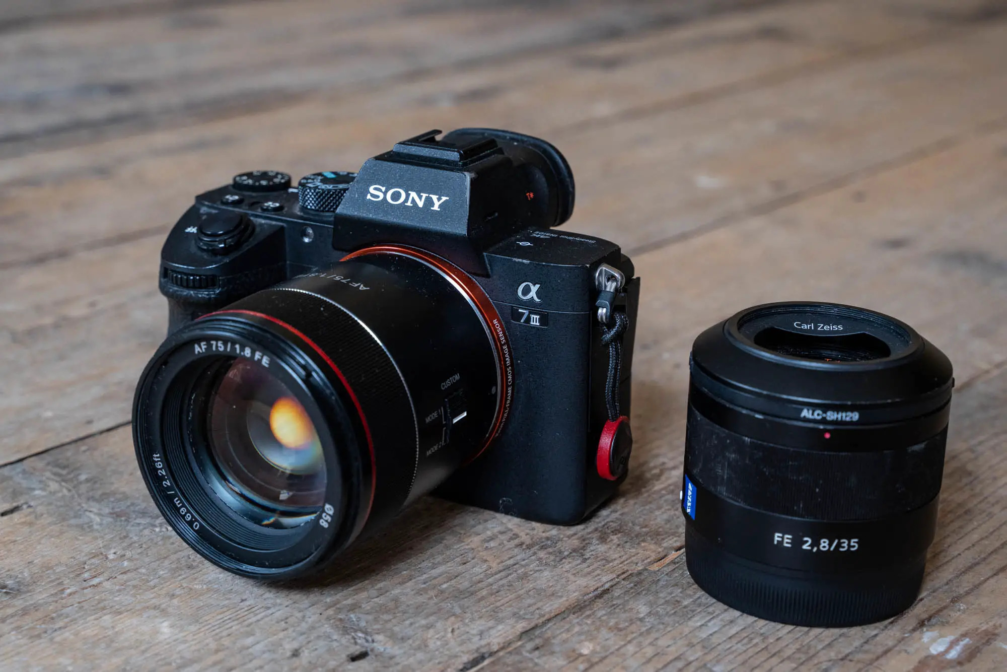 Cảm biến full-frame với dải động rộng hơn khi so với các dòng cùng phân khúc