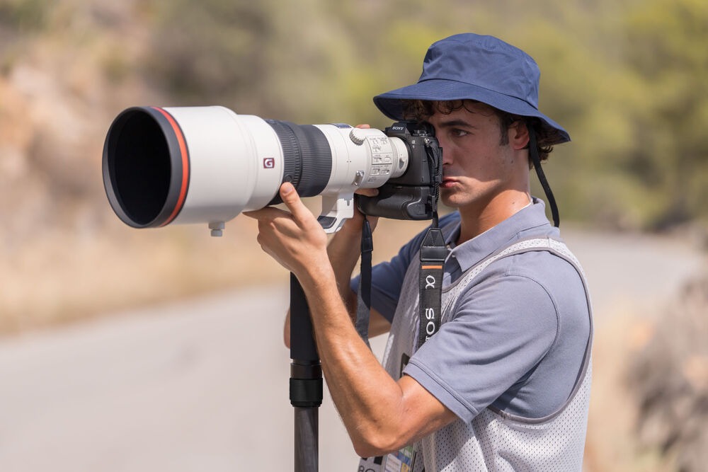 Sony A9 III kết hợp với ống kính G Master – Tối ưu cho chụp thể thao và động vật hoang dã.