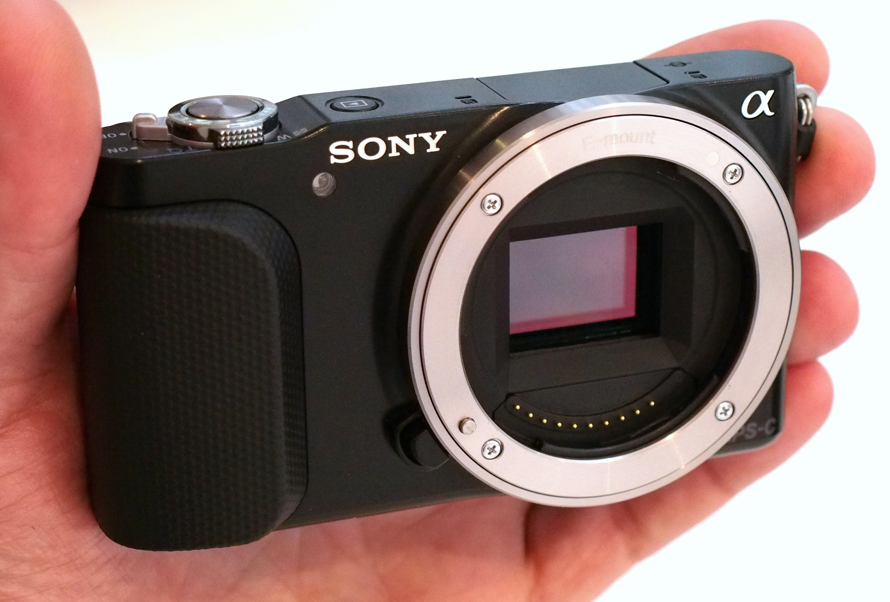 Thiết kế nhỏ gọn, thân thiện với người dùng mới của Sony NEX3N.