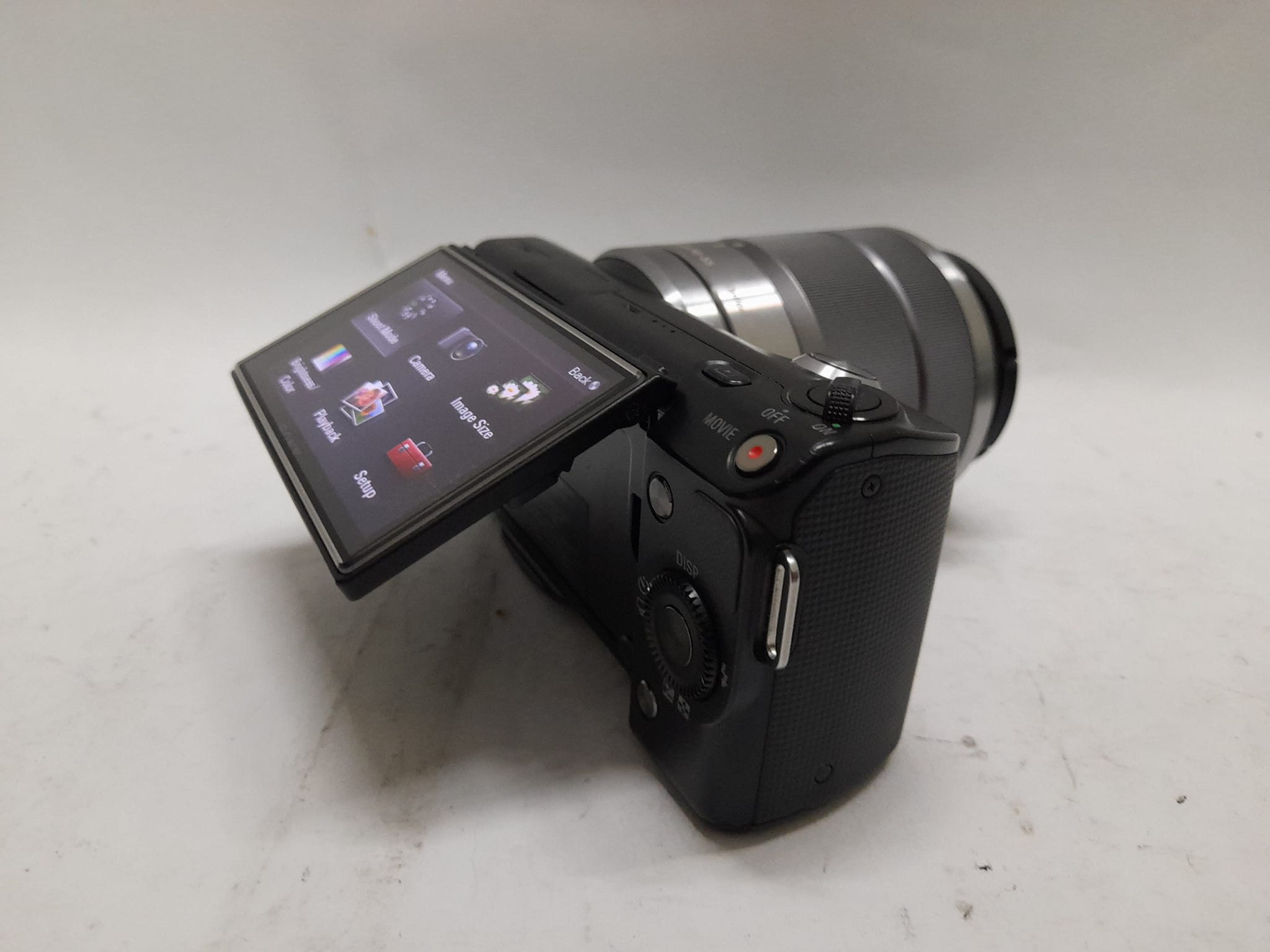 Sony NEX5 cũ - sự kết hợp giữa giá tốt và hiệu năng ổn định cho người mới bắt đầu.