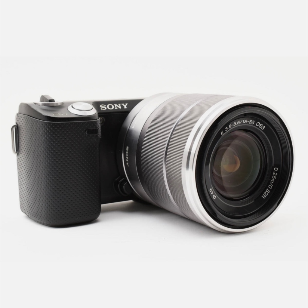 Sony NEX5N với thiết kế cao cấp và màn hình cảm ứng dễ sử dụng.