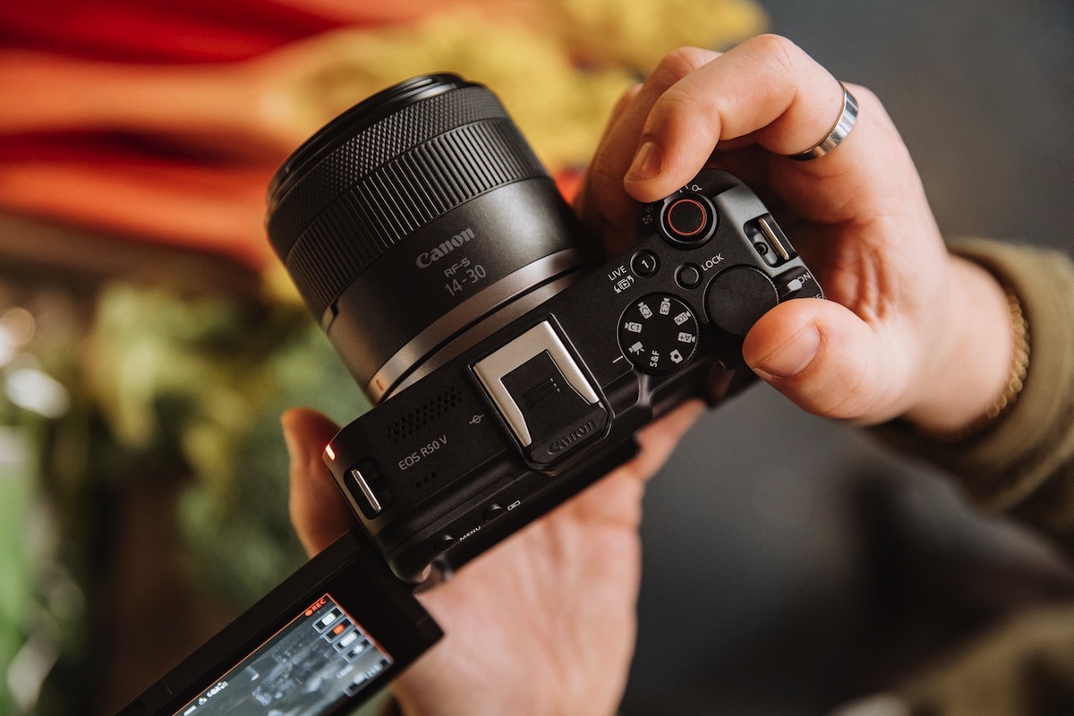 Canon R50 V vs Sony ZV-E10 II